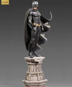 Batman Deluxe 1:10 Scale Statue By Iron Studios Art Scale - Sideshow Con Exclusive
