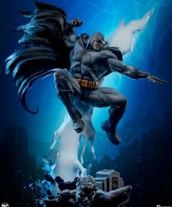 Batman: The Dark Knight Returns Premium Format™ Figure By Sideshow Collectibles 24 Batman: The Dark Knight Returns Premium Format™ Figure By Sideshow Collectibles