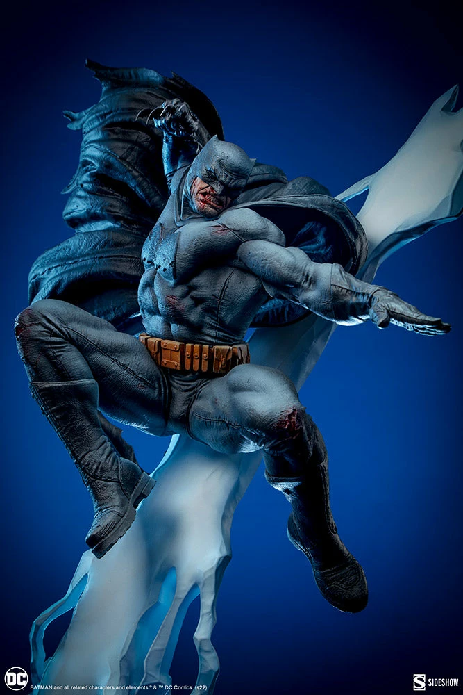Batman: The Dark Knight Returns Premium Format™ Figure By Sideshow Collectibles 5 Batman: The Dark Knight Returns Premium Format™ Figure By Sideshow Collectibles