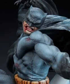 Batman: The Dark Knight Returns Premium Format™ Figure By Sideshow Collectibles 34 Batman: The Dark Knight Returns Premium Format™ Figure By Sideshow Collectibles