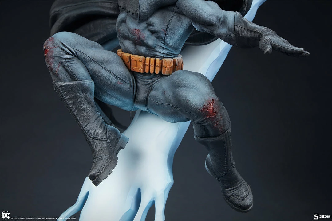 Batman: The Dark Knight Returns Premium Format™ Figure By Sideshow Collectibles 16 Batman: The Dark Knight Returns Premium Format™ Figure By Sideshow Collectibles
