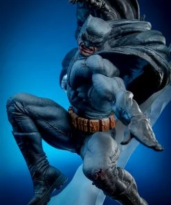 Batman: The Dark Knight Returns Premium Format™ Figure By Sideshow Collectibles 41 Batman: The Dark Knight Returns Premium Format™ Figure By Sideshow Collectibles