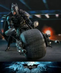 Batman Sixth Scale Figure By Hot Toys DX Series - The Dark Knight Rises 24 Batman Sixth Scale Figure By Hot Toys DX Series - The Dark Knight Rises