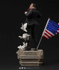 Clark Kent Deluxe 1:10 Scale Statue By Iron Studios Art Scale 1:10 - DC Comics Superman