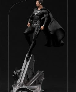 Superman Black Suit 1:10 Scale Statue By Iron Studios Art Scale 1:10 - DC Comics - Zack Snyder's Justice League 16 Superman Black Suit 1:10 Scale Statue By Iron Studios Art Scale 1:10 - DC Comics - Zack Snyder's Justice League
