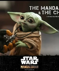 Hot Toys The Mandalorian And The Child Collectible Set