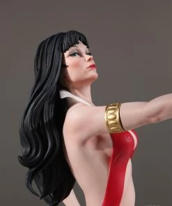 Dynamic Entertainment Vampirella Jose Gonzalez Statue By Dynamite Entertainment 50th Anniversary - 1:6 Scale