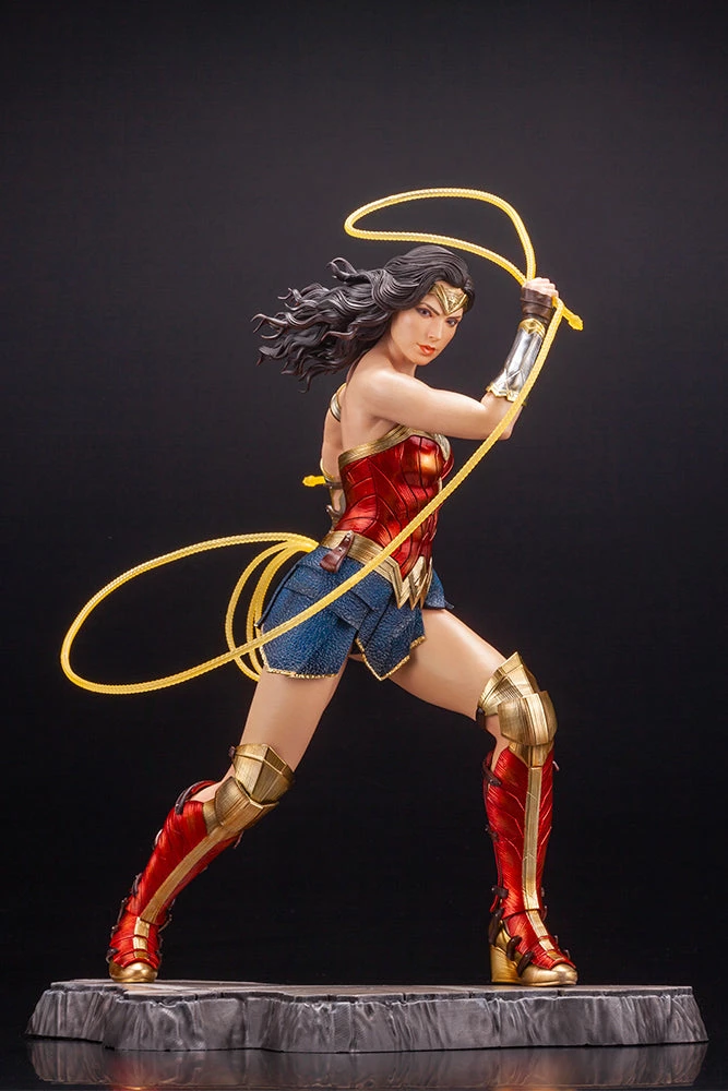 Wonder Woman (1984) Statue By Kotobukiya ARTFX 4 Wonder Woman (1984) Statue By Kotobukiya ARTFX