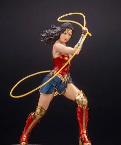 Wonder Woman (1984) Statue By Kotobukiya ARTFX 20 Wonder Woman (1984) Statue By Kotobukiya ARTFX