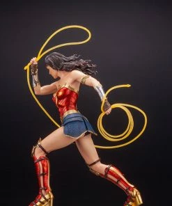 Wonder Woman (1984) Statue By Kotobukiya ARTFX 22 Wonder Woman (1984) Statue By Kotobukiya ARTFX