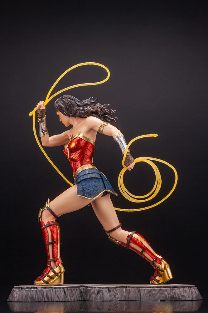 Wonder Woman (1984) Statue By Kotobukiya ARTFX 7 Wonder Woman (1984) Statue By Kotobukiya ARTFX
