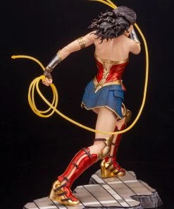 Wonder Woman (1984) Statue By Kotobukiya ARTFX 25 Wonder Woman (1984) Statue By Kotobukiya ARTFX
