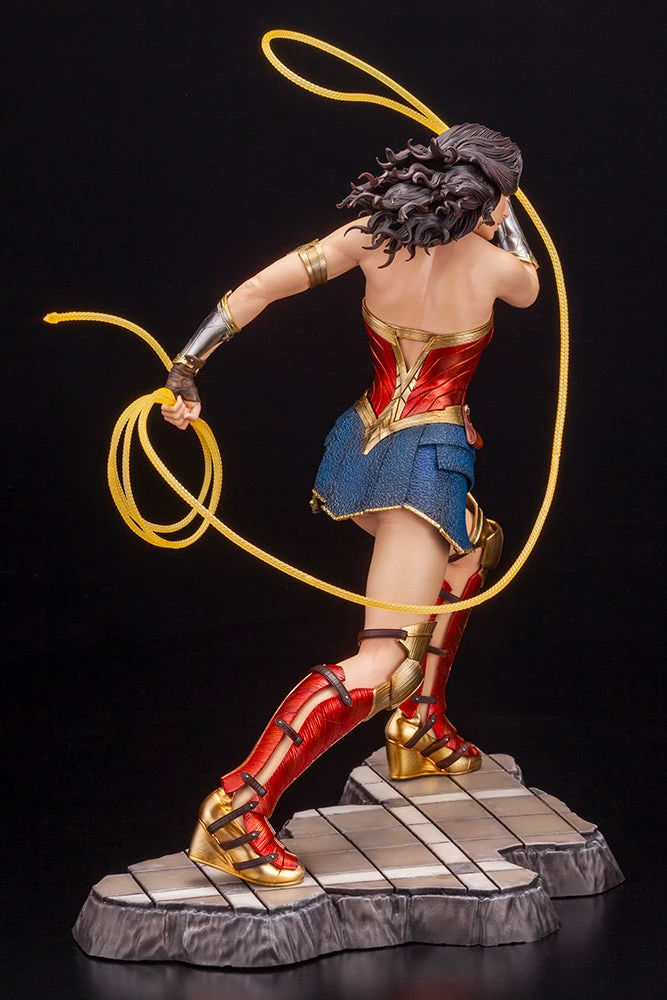 Wonder Woman (1984) Statue By Kotobukiya ARTFX 10 Wonder Woman (1984) Statue By Kotobukiya ARTFX