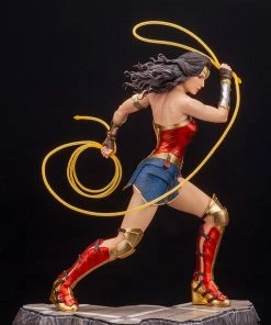 Wonder Woman (1984) Statue By Kotobukiya ARTFX 26 Wonder Woman (1984) Statue By Kotobukiya ARTFX